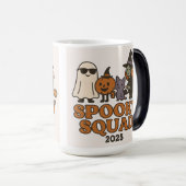 Viral Spooky Squad 2025 Tasse (VorderseiteRechts)