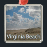 Virginia Beach VA Virginia Coast Silbernes Ornament<br><div class="desc">Virginia Beach VA Virginia Küste mit seinen typischen Sandstränden und blauen Himmel.</div>