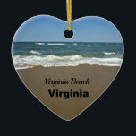 Virginia Beach, Virginia Keramik Ornament<br><div class="desc">Strandszene mit Wellen,  die auf dem Sand abstürzen und Worte: "Virginia Beach,  Virginia" Große Souvenirs Ihres Virginia Beach Urlaub!</div>