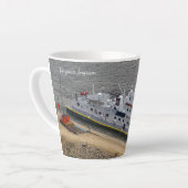 Virginia Ingram Latte Tasse (Linke Ecke)