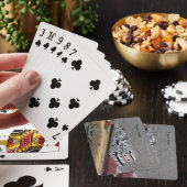 Virginia Ingram spielt Karten Spielkarten (In Situ)