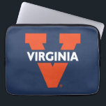 Virginia Split V Laptopschutzhülle<br><div class="desc">Karo aus diesen Virginia Cavaliers Designs! Zeigen Sie Ihren Virginia Cavaliers Stolz mit diesen neuen Produkten der Universität. Diese machen die perfekten Geschenke für die Virginia Student,  Alumni,  Familie,  Freund oder Fan in Ihrem Leben. Alle diese Zazzle Produkte sind mit Ihrem Namen,  Klassenzimmer oder Club individuell einstellbar. Geh Wahoos!</div>