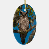 Virginia-Uhu gehockt auf einer Garry-Eiche Keramikornament (Rechts)
