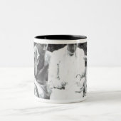 Virginia Woolf mit Clive und julianischer Bell, Zweifarbige Tasse (Mittel)