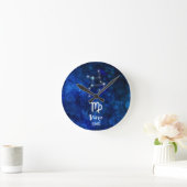 Virgo Zodiac Constellation Blue Galaxy Monogram Runde Wanduhr (Zuhause)