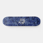 Virgo Zodiac Sign auf Blue Digital Camouflage Skateboard (Horizontal)