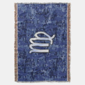 Virgo Zodiac Sign auf Navy Blue Digital Camouflage Decke (Vorderseite Vertikal)