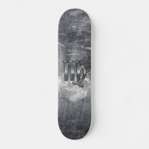 Virgo Zodiac Signierung in Grunge Bedresste Style Skateboard