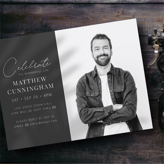 Virtual feiert sein Leben Modernes, einfaches Foto Einladungspostkarte