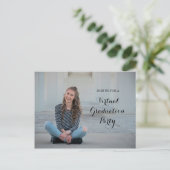 Virtual Graduation Party Foto Ankündigungspostkarte (Stehend Vorderseite)