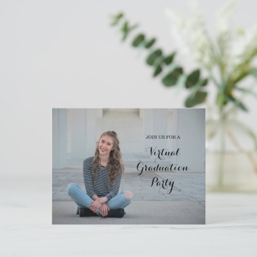 Virtual Graduation Party Foto Ankündigungspostkarte (Stehend Vorderseite)