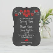 Virtual Wedding Wild Rote Rosen Chalkboard Einladung (Stehend Vorderseite)