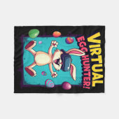 Virtueller Ostereier-Jäger - Lustiger Gamer Bunny Fleecedecke (Vorderseite (Horizontal))