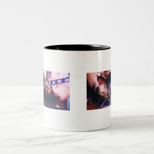 "Virtuose-" Gitarrist-Aquarell Zweifarbige Tasse (Mittel)