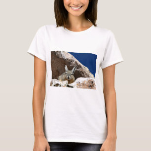 Viscacha Sonnenbäder im Chile der Atacama-Wüste T-Shirt