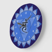 Vishuddha Chakra Blue Petals & Sanskrit Vowels Große Wanduhr (Winkel)