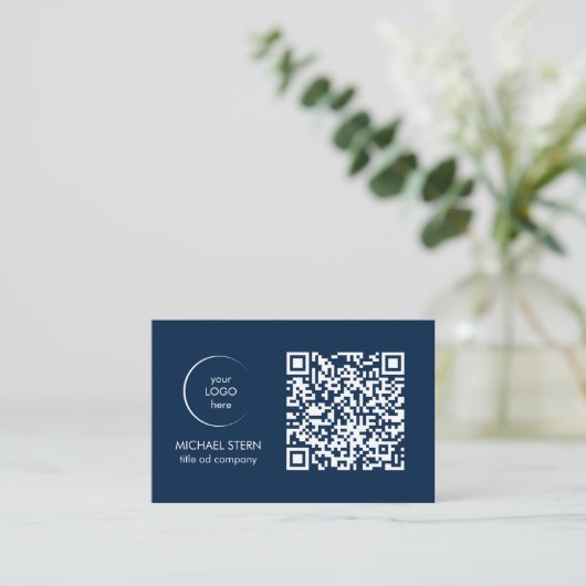 Visitenkarte mit QR-Code & Logo – Dunkelblau (Stehend Vorderseite)
