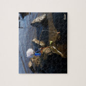 Vissende Fubby op een steen. Puzzle (Vertikal)