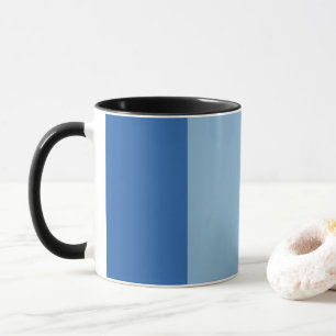 Visuell Harmony - Klassisches Blau und Cappuchino Tasse