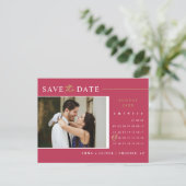 Viva Magenta Gold Save the Date Kalender QR-Code Postkarte (Stehend Vorderseite)