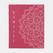 Viva Magenta & Pale Dogwood Namaste Mandala Fleecedecke (Vorderseite)