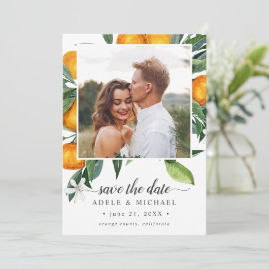 Vivid Mandarine Orange Bouquet Foto Save the Date (Stehend Vorderseite)