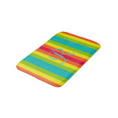 Vivid Rainbow Striped Aqua Monogram Plush Badematte (Schrägansicht)