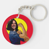 Vizepräsident Kamala Harris als Rosie Schlüsselanhänger (Rückseite)
