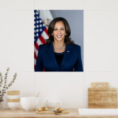 Vizepräsident Kamala Harris Offizielles Foto Poster (Küche)