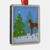 Vizsla Dekorieren eines Weihnachtsbaumes im Wald Silbernes Ornament (Rechts)