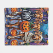 Vizsla Dogs Trick-or-Treating in Halloween-Kostüm Fleecedecke (Vorderseite (Horizontal))