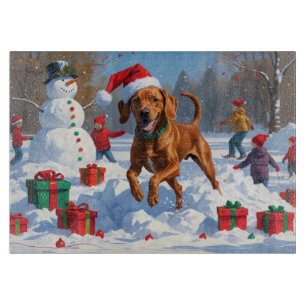 Vizsla läuft im Schnee mit Weihnachtsmütze Schneidebrett