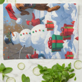 Vizsla läuft in Snow mit Weihnachtshut Geschirrtuch (Gefaltet)