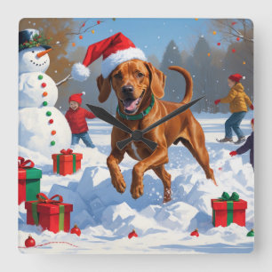 Vizsla läuft in Snow mit Weihnachtshut Quadratische Wanduhr