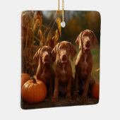 Vizsla Puppy Autumn Delight Pumpkin Keramikornament (Rechts)