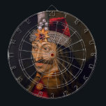Vlad Tepes: Impaler, Dracula Dragon Prince Voivode Dartscheibe<br><div class="desc">Das Jahr ist 1431, der Wind, der durch die Gipfel der Transsilvanier flüstert, als Vlad III Dracula, bekannt als Vlad Tepes (der Impaler), in die Welt eintritt. Geboren in eine turbulente Zeit, würde sein Leben zu einer Legende werden, die aus Geweben aus Brutalität, schlauer Staatskunst und unerschütterlichem Widerstand gewebt wurde....</div>
