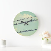 Vögel an Drähten, Vintager blauer Himmel. Große Wanduhr (Zuhause)