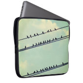 Vögel an Drähten, Vintager blauer Himmel. Laptopschutzhülle (Vorne Rechts)