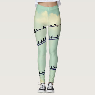 Vögel an Drähten, Vintager blauer Himmel. Leggings