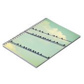 Vögel an Drähten, Vintager blauer Himmel. Notizblock (Linke Seite)