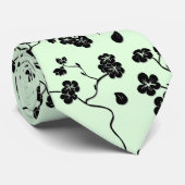 Vögel auf Kirschblüten Schwarz auf Minzgrün Krawatte (Gerollt)