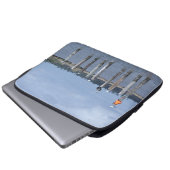 Vögel auf Posts im See Laptopschutzhülle (Vorne Knopf)