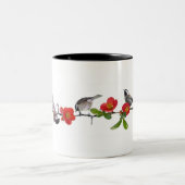 Vögel auf Quitten-Kaffee-Tasse Zweifarbige Tasse (Mittel)