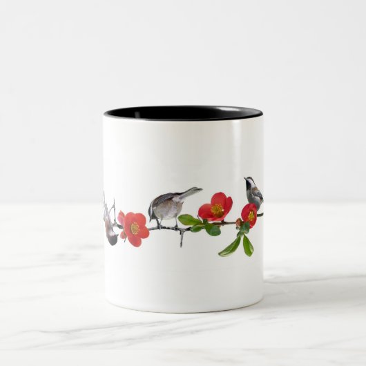 Vögel auf Quitten-Kaffee-Tasse Zweifarbige Tasse (Mittel)