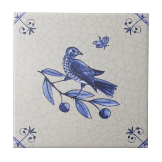 Vogel auf Zweig mit Butterfly Early Blue Delft Rep Fliese (Vorderseite)