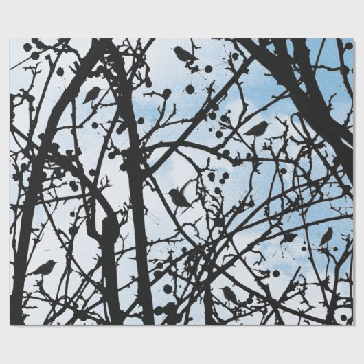 Vögel auf Zweigen und Blue Sky Silhouette Moderne Geschenkpapier (Flach)