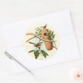 Vogel Couple auf einem Nest auf einem Zweig Runder Aufkleber (Umschlag)