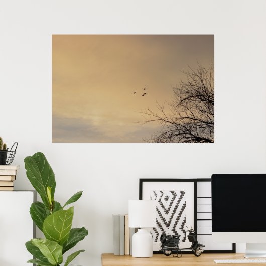 Vögel, die bei Sunset Poster fliegen (Heimbüro)