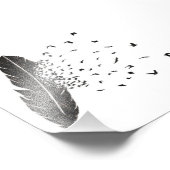 Vögel, die eine Feder auslöschen Fotodruck (Ecke)