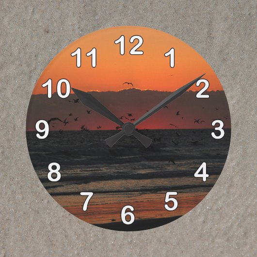 Vögel, die über das Foto des Sonnenaufgangs im Oze Runde Wanduhr